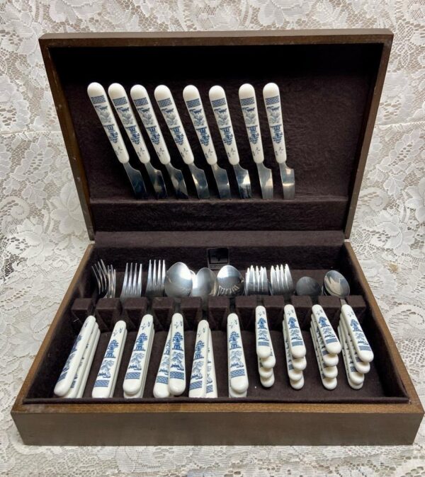 Vintage, 40-pc Blue Willow Flatware, Service for 8 with Wooden Box (B)