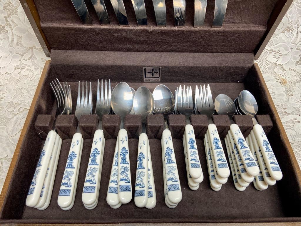 Vintage, 40-pc Blue Willow Flatware, Service for 8 with Wooden Box (B)