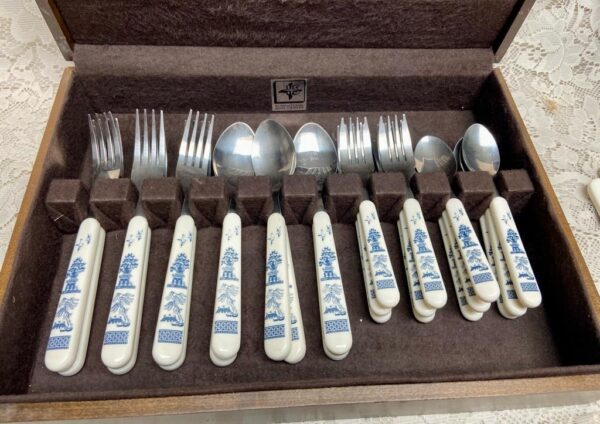 Vintage, 40-pc Blue Willow Flatware, Service for 8 with Wooden Box (B)