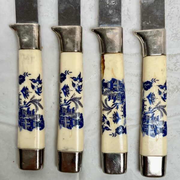 Lot of 4, Regent, Sheffield England Blue Willow Steak Knives 8in