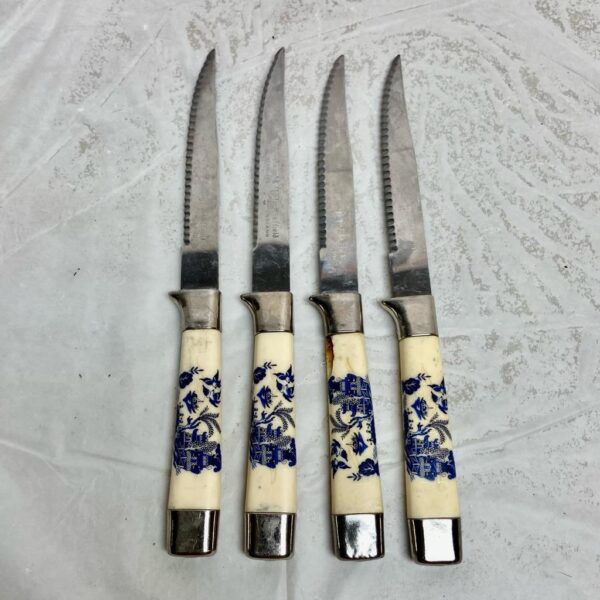 Lot of 4, Regent, Sheffield England Blue Willow Steak Knives 8in