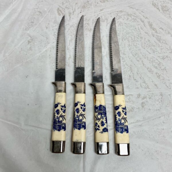 Lot of 4, Regent, Sheffield England Blue Willow Steak Knives 8in