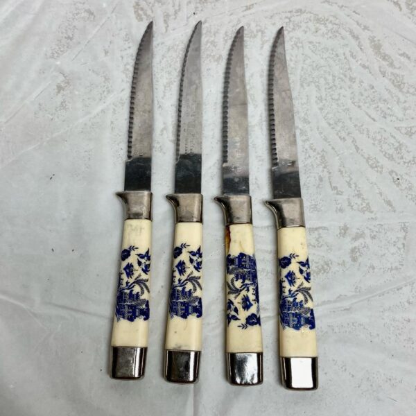 Lot of 4, Regent, Sheffield England Blue Willow Steak Knives 8in