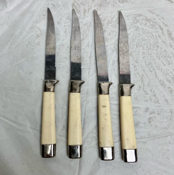 Lot of 4, Regent, Sheffield England Blue Willow Steak Knives 8in