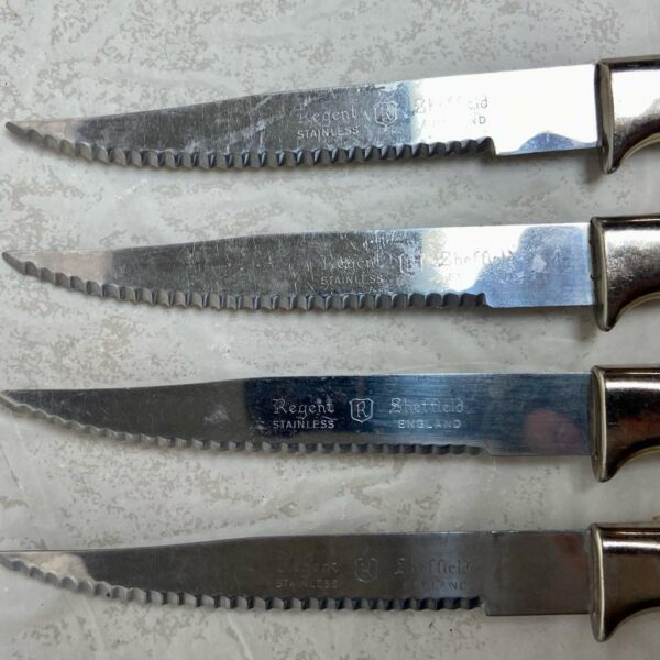 Lot of 4, Regent, Sheffield England Blue Willow Steak Knives 8in