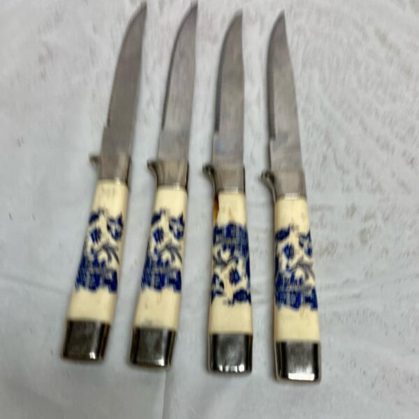 Lot of 4, Regent, Sheffield England Blue Willow Steak Knives 8in