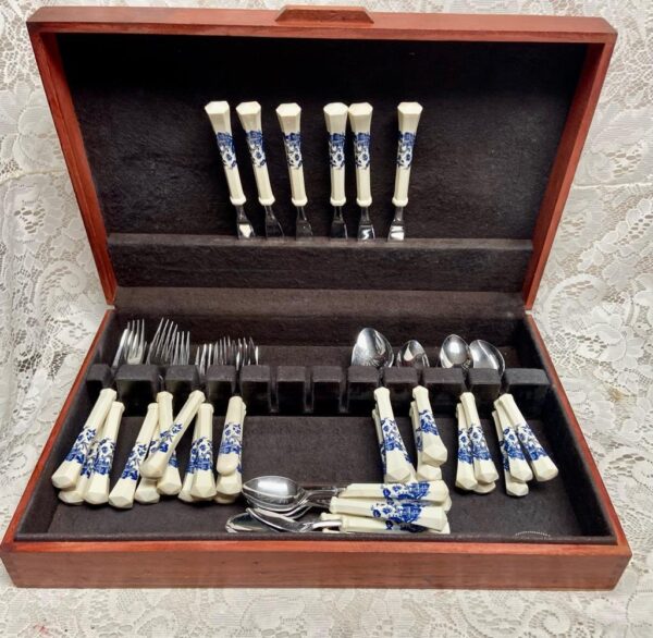 Vintage, 36-pc Oxford Hall Japan Blue Willow Flatware, Service for 6 with Box(B)