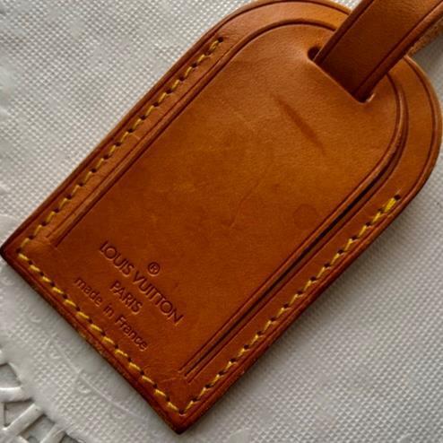 Authentic, Louis Vuitton Tan Leather Handbag or Luggage Name Tag (E0822) This i