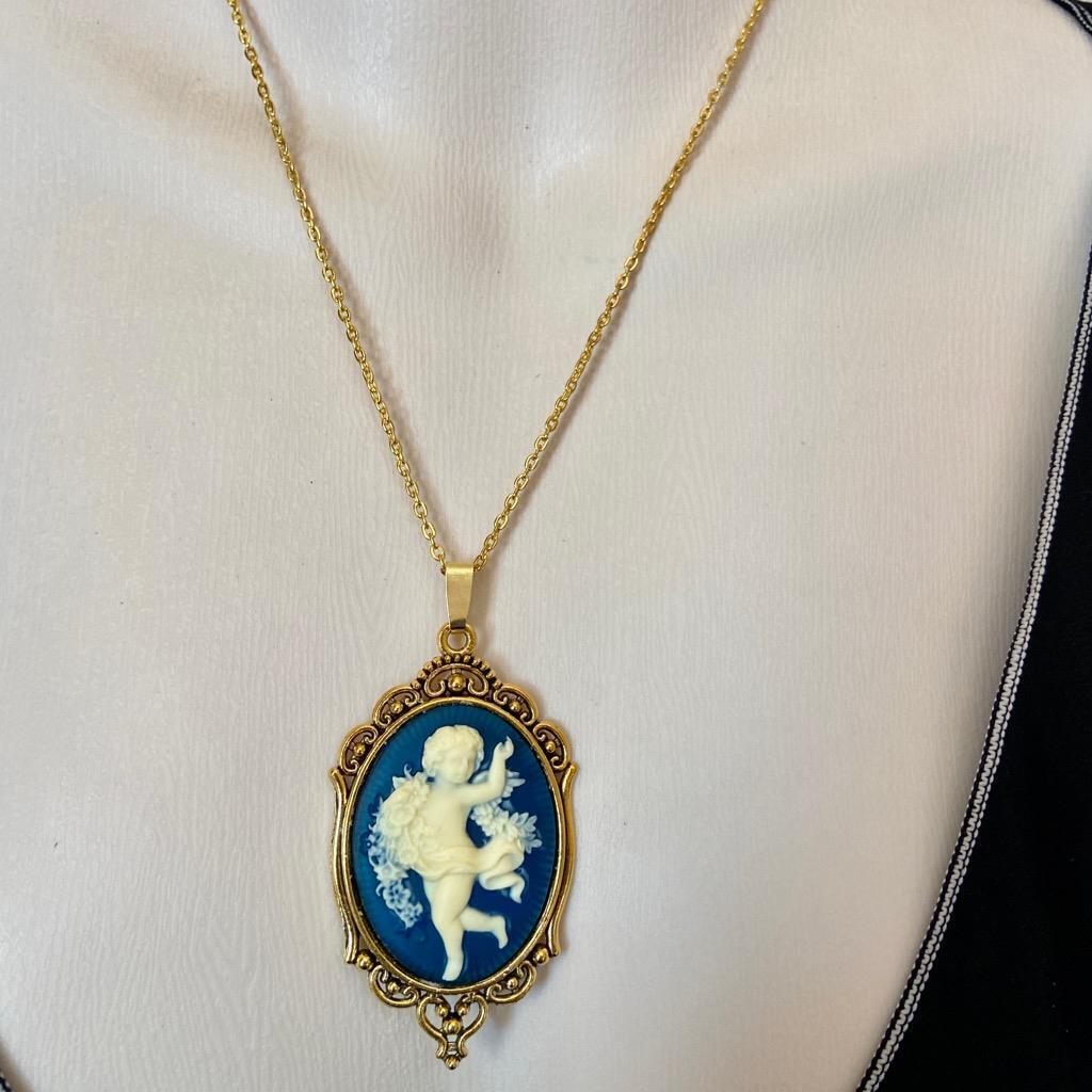 Vintage Blue Cameo of a Cherub 18in Gold Plated Pendant Necklace