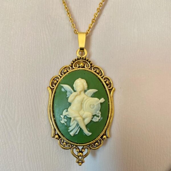 Vintage Green Cameo of a Cherub 18in Gold Plated Pendant Necklace