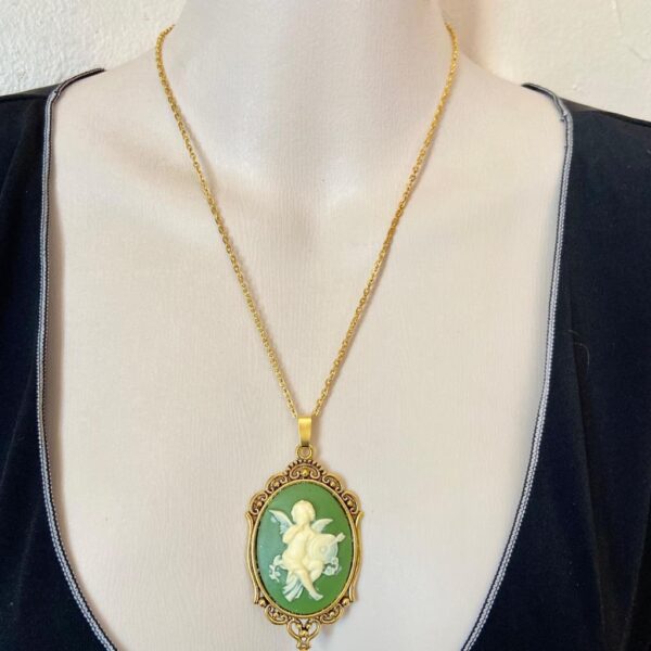 Vintage Green Cameo of a Cherub 18in Gold Plated Pendant Necklace