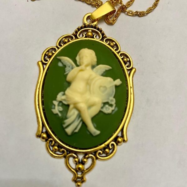 Vintage Green Cameo of a Cherub 18in Gold Plated Pendant Necklace