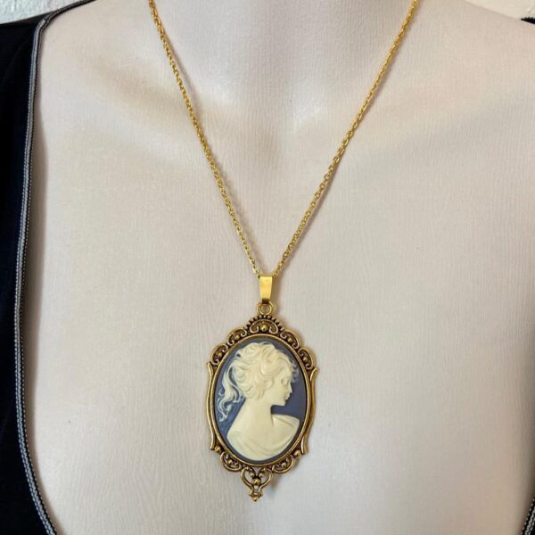 Vintage Blue Cameo of a Lady 18in Gold Plated Pendant Necklace