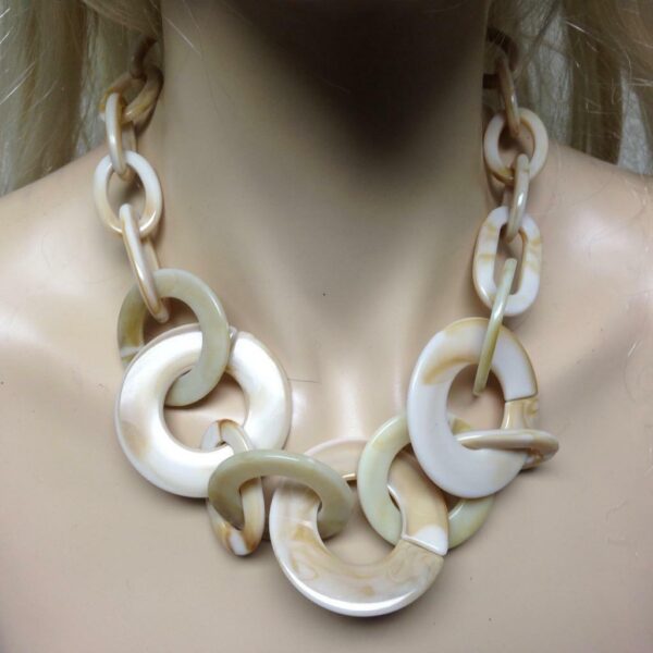 Beautiful, Chunky, Marblelized Beige 22in Necklace