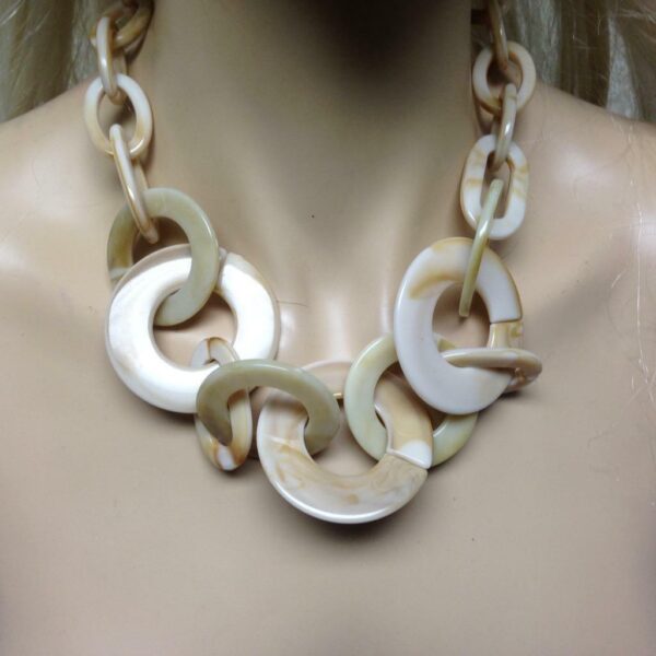 Beautiful, Chunky, Marblelized Beige 22in Necklace