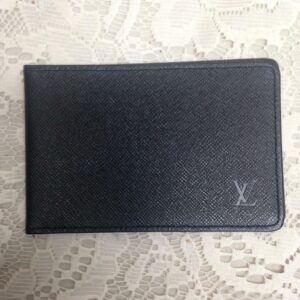 Louis Vuitton Black Taiga Leather Credit Card Case 5in x 3.5 in