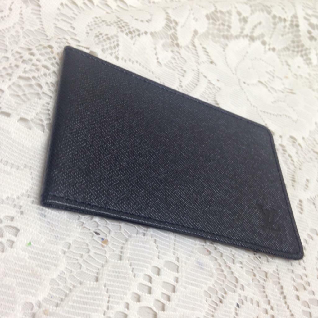 Louis Vuitton Black Taiga Leather Credit Card Case 5in x 3.5 in