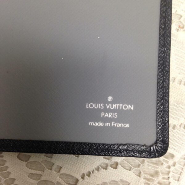 Louis Vuitton Black Taiga Leather Credit Card Case 5in x 3.5 in