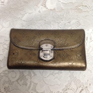 Auhtentic Louis Vuitton Gold Amelia Tri-fold Wallet 7.5in x 4.5in