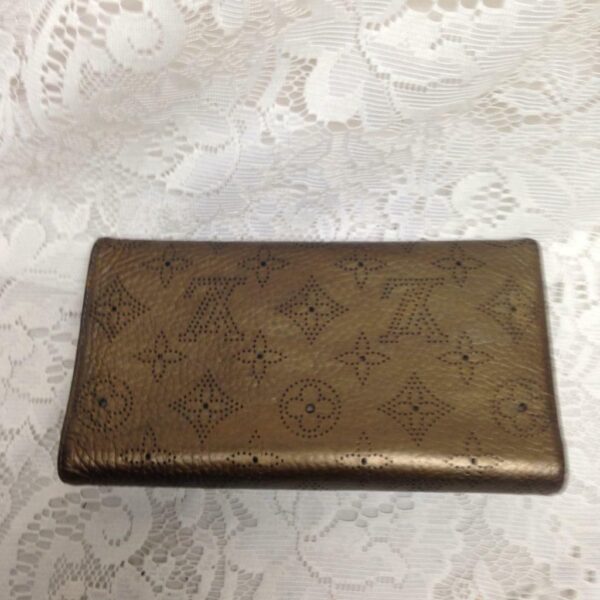 Auhtentic Louis Vuitton Gold Amelia Tri-fold Wallet 7.5in x 4.5in