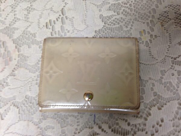 Authentic Louis Vuitton Beige Patent Leather Credit Card- Coin Purse 4.5in x 3in