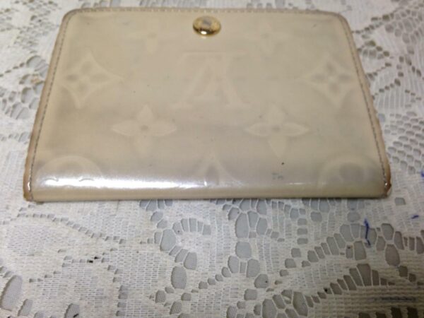 Authentic Louis Vuitton Beige Patent Leather Credit Card- Coin Purse 4.5in x 3in