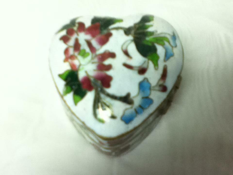 Vintage, Beautiful, Cloisonne, Heart-Shape, White, Floral Trinket Box