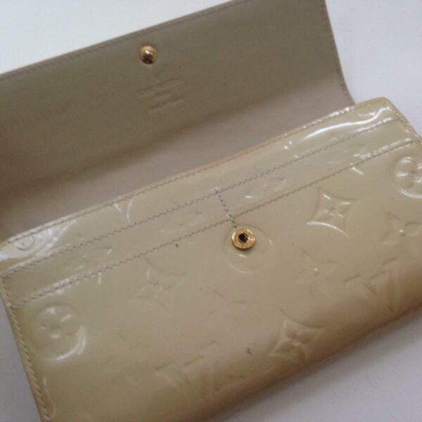 Louis Vuitton Beige Yellow Vernis Mono Bi-fold Long Wallet 7.5in x 4in( TH1142)