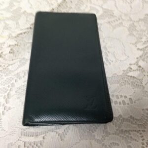 Authentic Louis Vuitton Green Taiga Leather Long- Bifold Wallet 7in x 4in MI0854