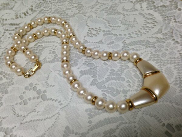 Vintage, Napier, Faux Pearl V-shape Pendant, 24in Necklace