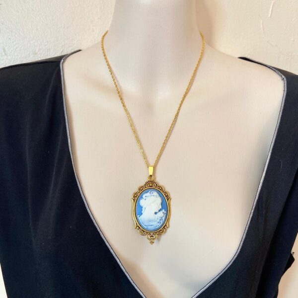 Vintage Blue Cameo of a Lady 18in Gold Plated Pendant Necklace