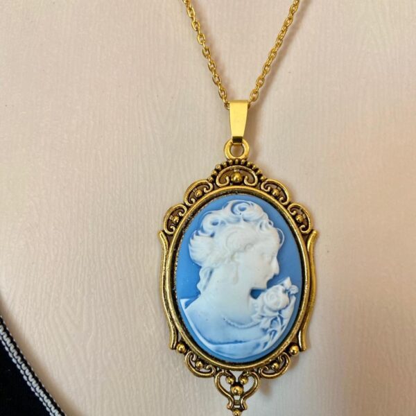 Vintage Blue Cameo of a Lady 18in Gold Plated Pendant Necklace