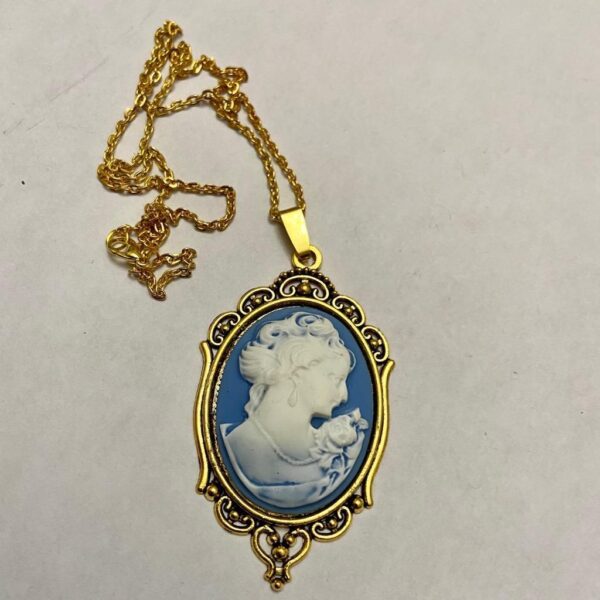 Vintage Blue Cameo of a Lady 18in Gold Plated Pendant Necklace