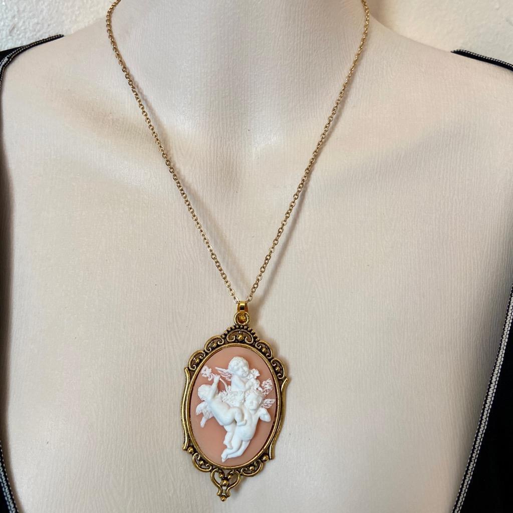 Vintage Pink Cameo of 3 Cherubs 18in Gold Plated Pendant Necklace