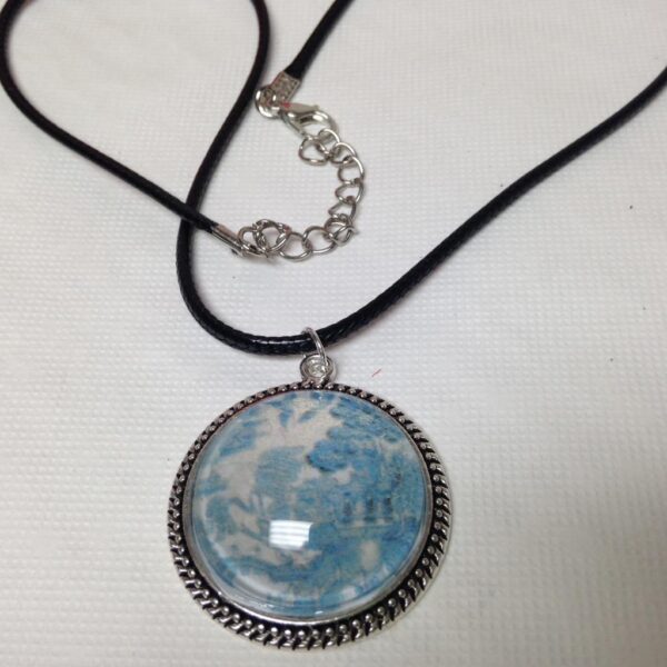 Beautiful, Rare 1.25in Round Blue Willow Pendant 18in Black Cord Necklace