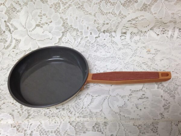 1960-70s Enamelware Style, 3pc Childs Tin-Plastic Cookware Set