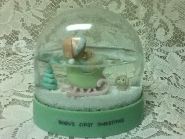 1990 Precious Moments, Baby's First Christmas, 4inx4in Snow Bubble Glass Dome