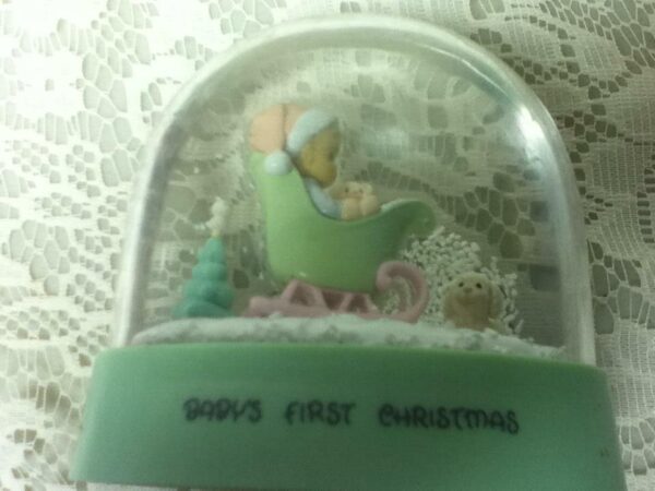 1990 Precious Moments, Baby's First Christmas, 4inx4in Snow Bubble Glass Dome