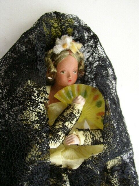 Vintage, Elegant 7″ Spanish Lady in Yellow Gold and Black Gown