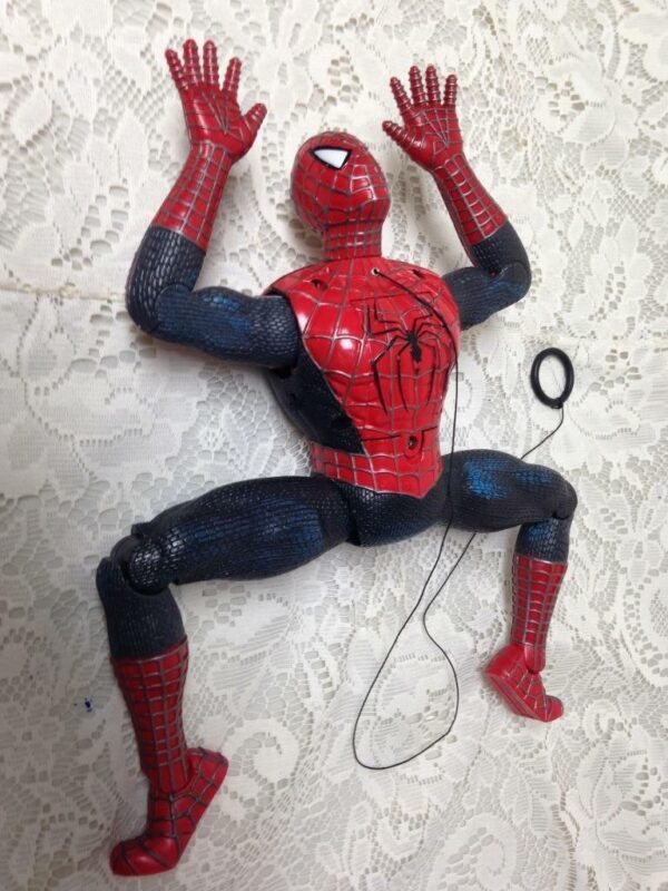 2003 Marvel The Amazing, Climbing Spiderman 13in Action Figure