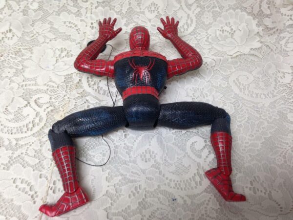 2003 Marvel The Amazing, Climbing Spiderman 13in Action Figure