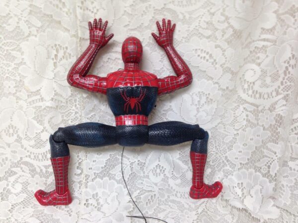 2003 Marvel The Amazing, Climbing Spiderman 13in Action Figure