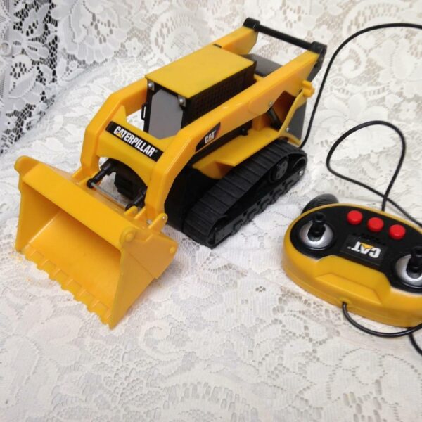 Caterpillar Construction Equipment with Remote 9in x 5in x 4in