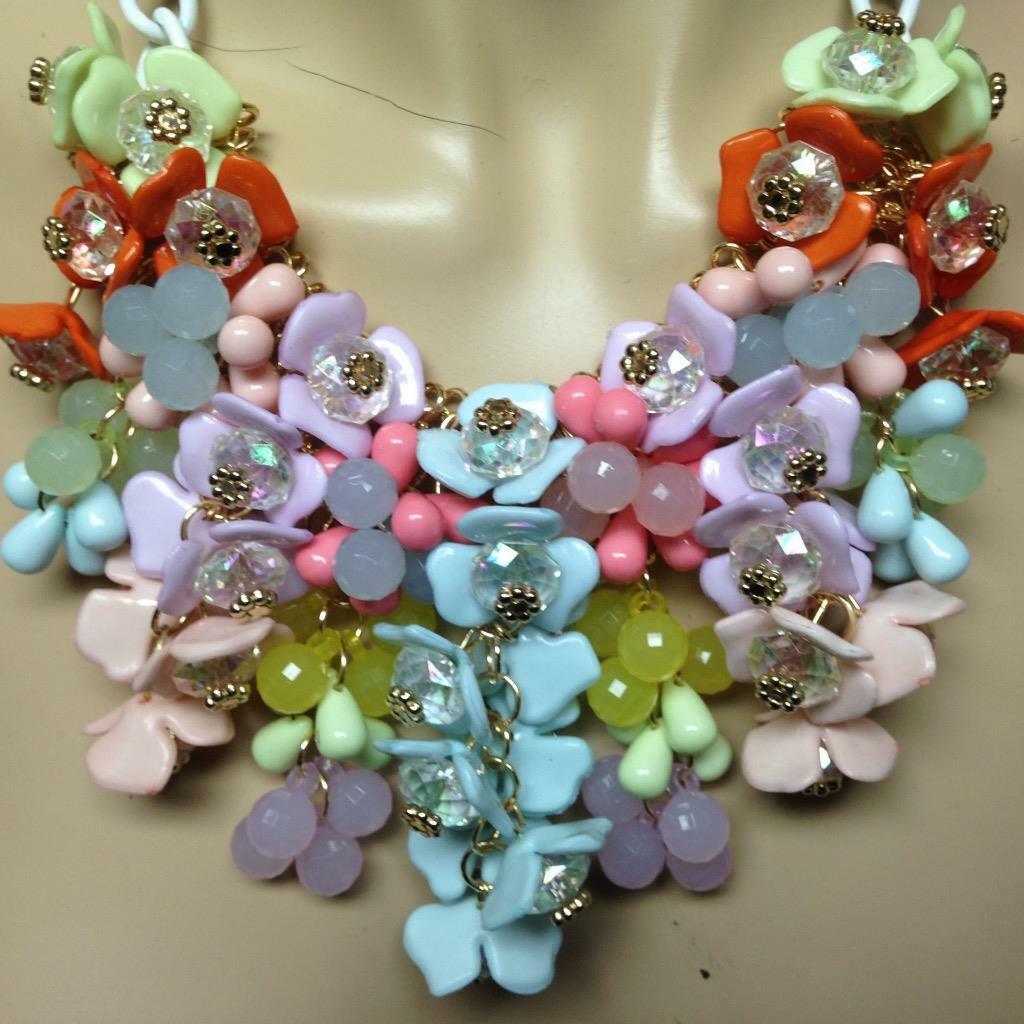 Stunning, Runway, Chunky Multi Color Floral 18in Necklace