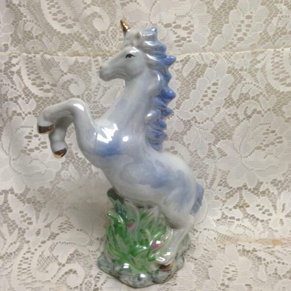 Vintage Unicorn Ceramics Figurine. 9in x 7in