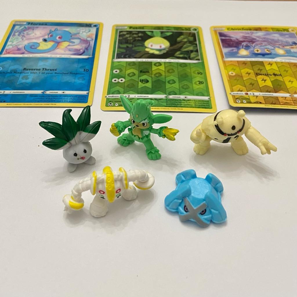 Lot (A) 3 Pokemon Reverse Holo Cards and 5 Pokemon Figures