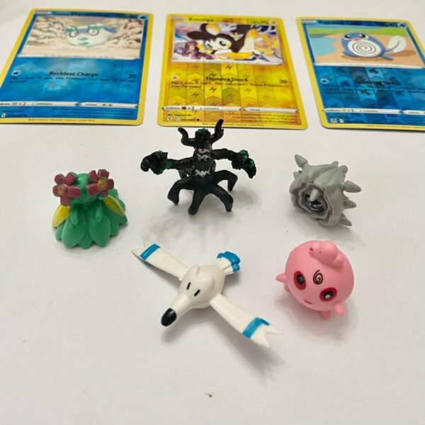 Lot (E) 3 Pokemon Reverse Holo Cards and 5 Pokemon Figures