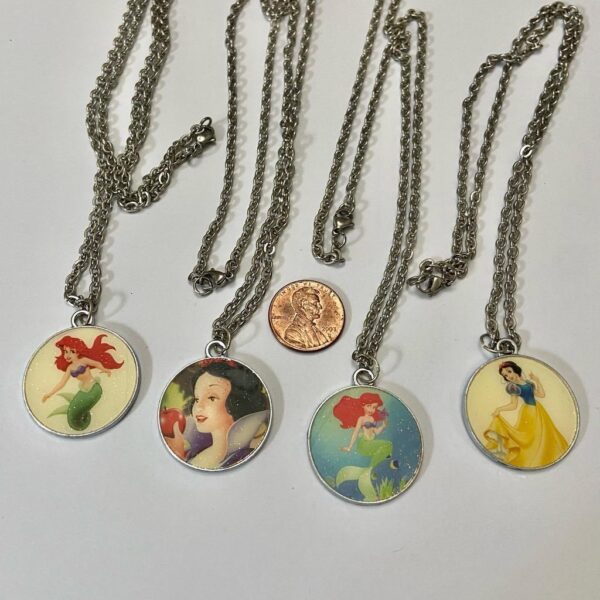 Vintage, 4-pc of Disney Princesses Necklace (D0323) This is a beautiful, 4 set