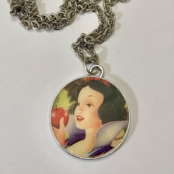 Vintage, 4-pc of Disney Princesses Necklace (D0323) This is a beautiful, 4 set