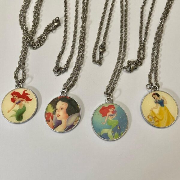 Vintage, 4-pc of Disney Princesses Necklace (D0323) This is a beautiful, 4 set